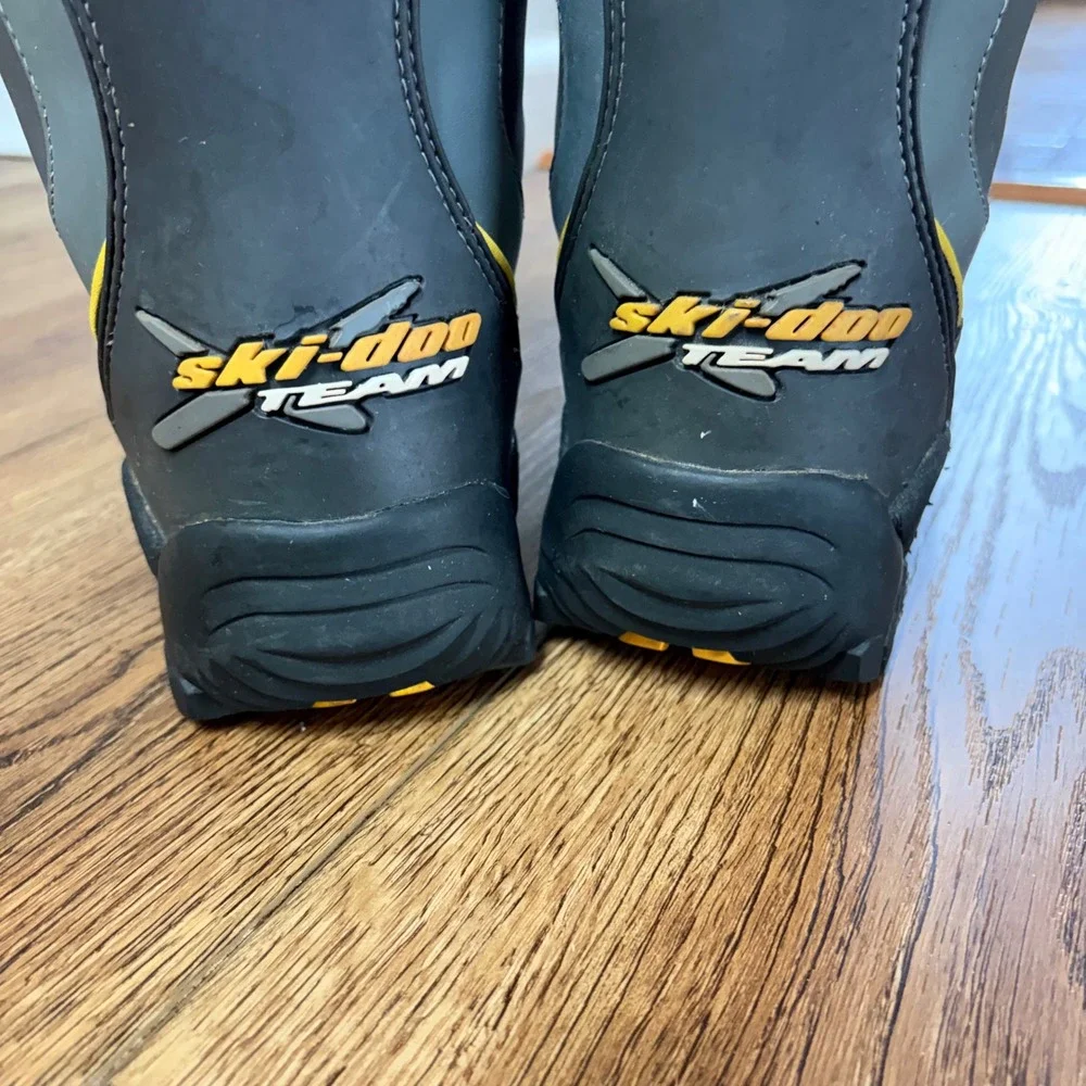 Ski-Doo Hybrid Womens Snowmobile Boots Charcoal Gray Black Size 7 snow boots